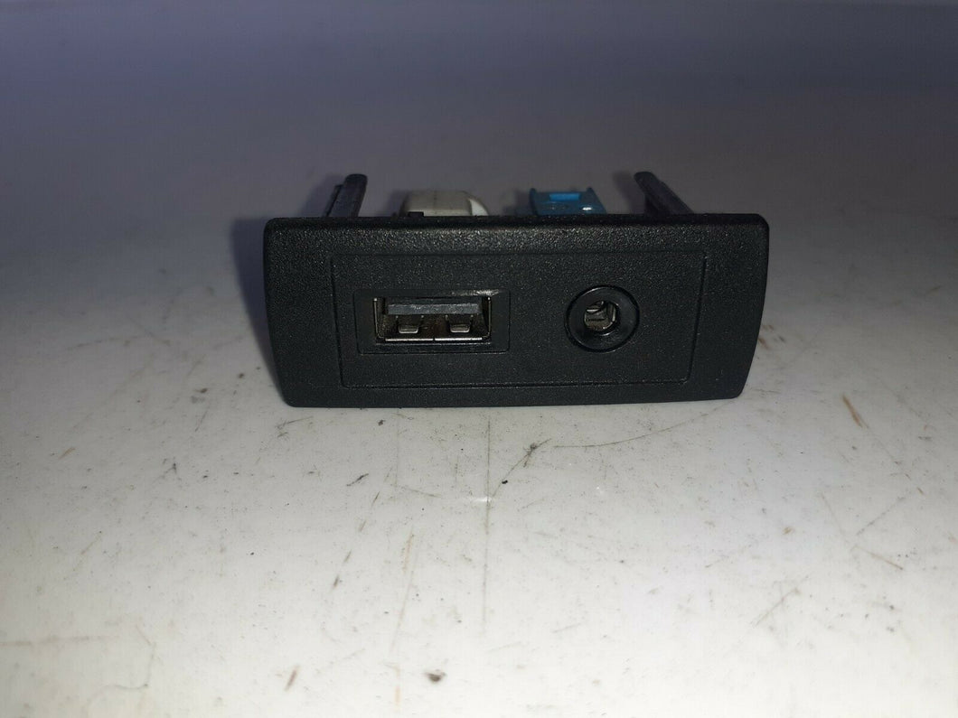 Mercedes Sprinter 313 CDi 2016 USB Aux in Connector