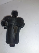 Load image into Gallery viewer, Audi A4 3.0 V6 Quattro B6  Secondary Air Pump
